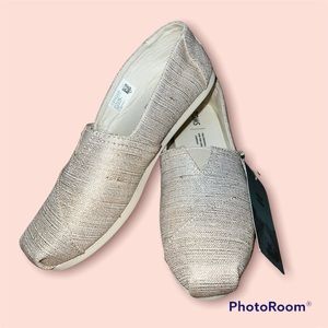 NWT Champagne Toms